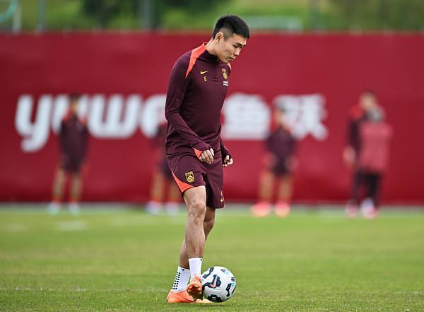 王上源因腰伤缺席球队迪拜拉练 塞鸟已与球队会合