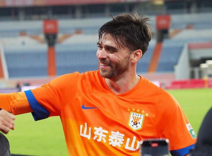 赛程-德转宣！津门虎敲定阿代米离队最佳替身，曾跟克雷桑搭档踢葡超